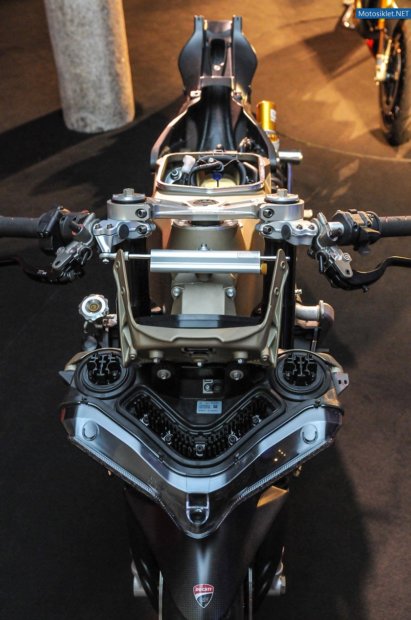 Ducati-1199-Superleggera-2014-018