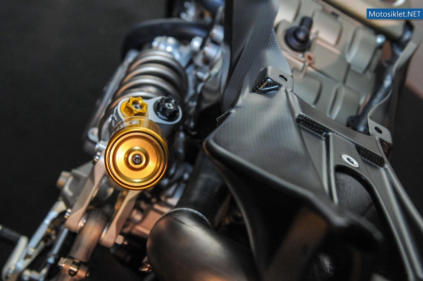Ducati-1199-Superleggera-2014-026