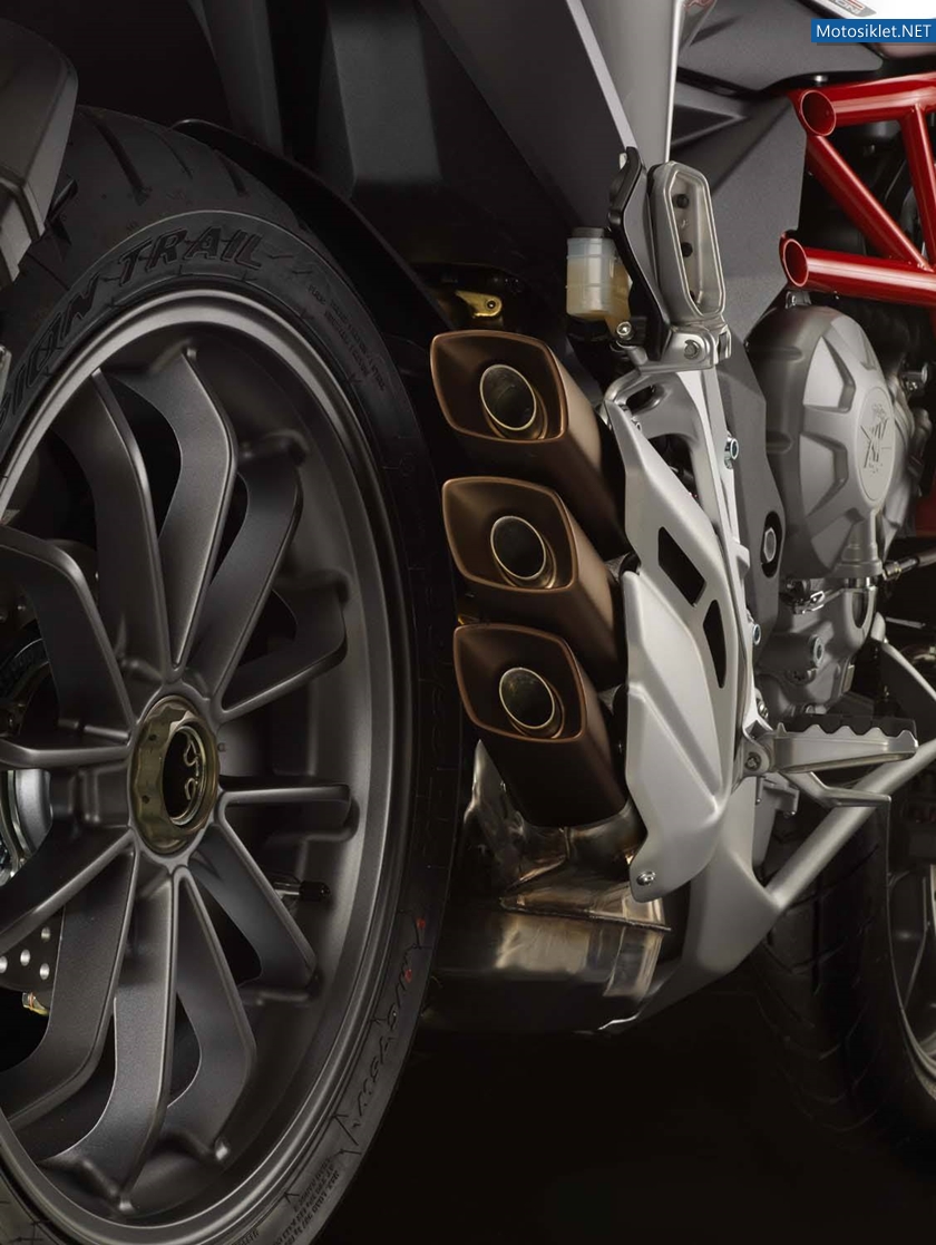 MV-Agusta-Turismo-Veloce800-2014-002