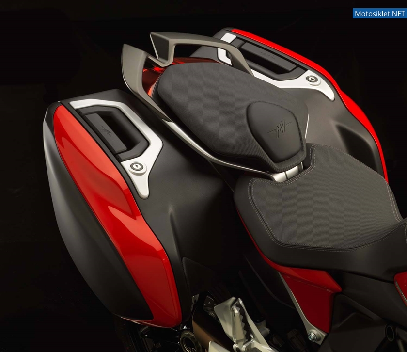 MV-Agusta-Turismo-Veloce800-2014-011