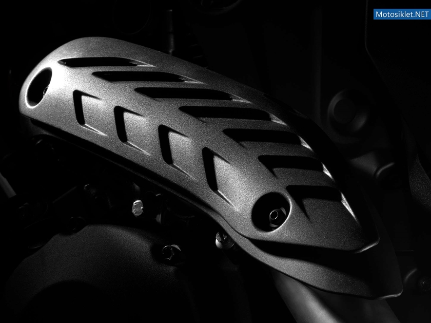 2014-Ducati-Monster-1200-032