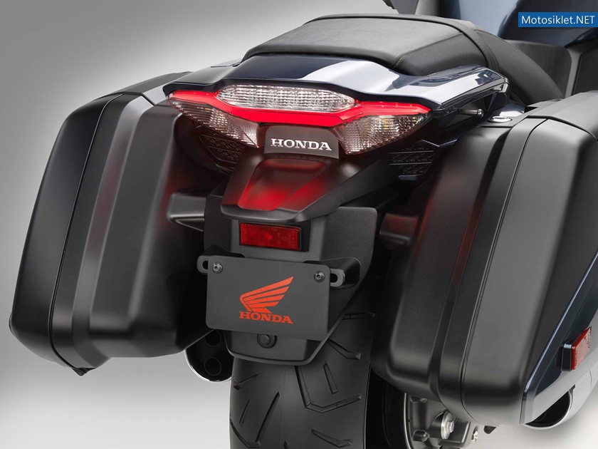2014-Honda-CTX1300-003