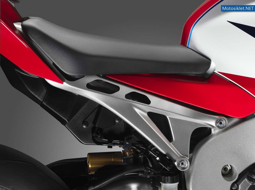 Honda-CBR1000RR-SP2014-007