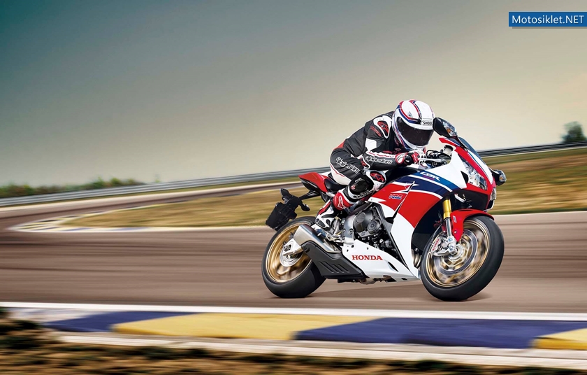 Honda-CBR1000RR-SP2014-009