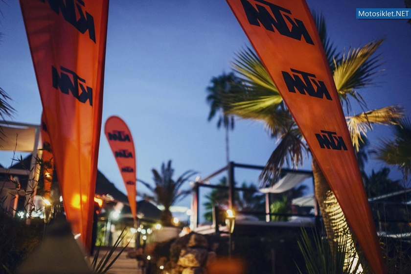KTM-1290-Super-Duke-R-2014-002