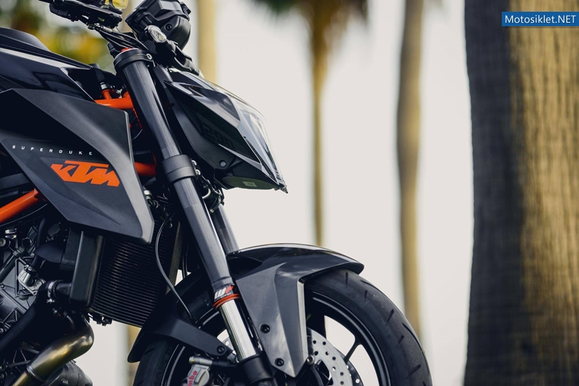 KTM-1290-Super-Duke-R-2014-006