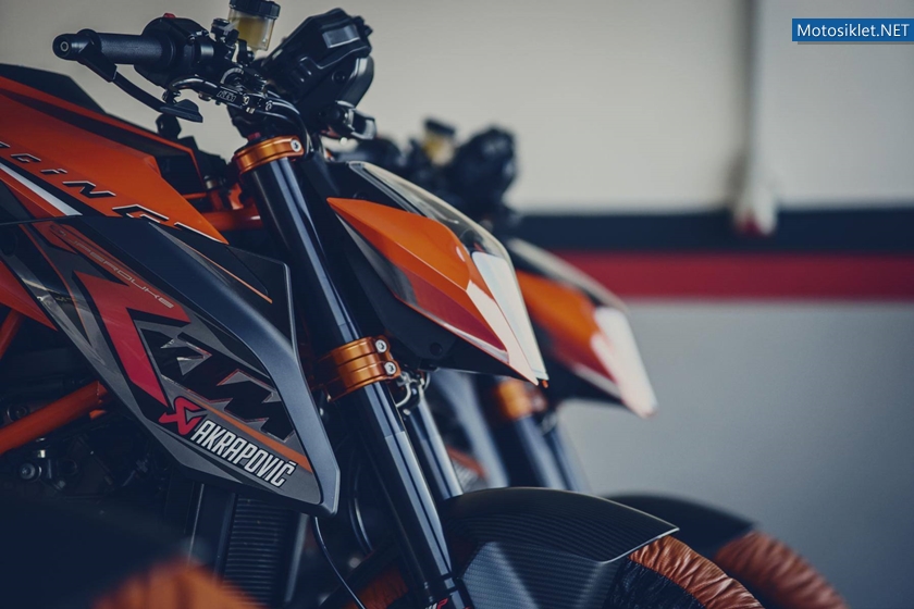 KTM-1290-Super-Duke-R-2014-007