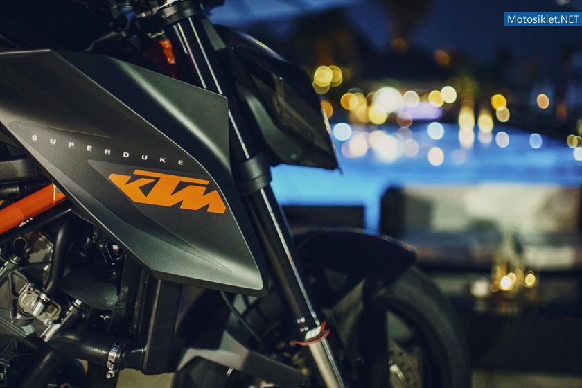 KTM-1290-Super-Duke-R-2014-022