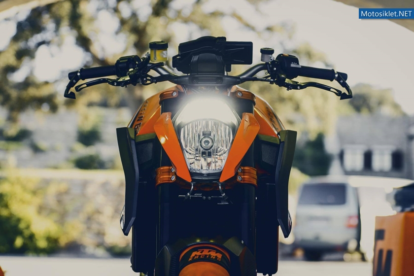 KTM-1290-Super-Duke-R-2014-028