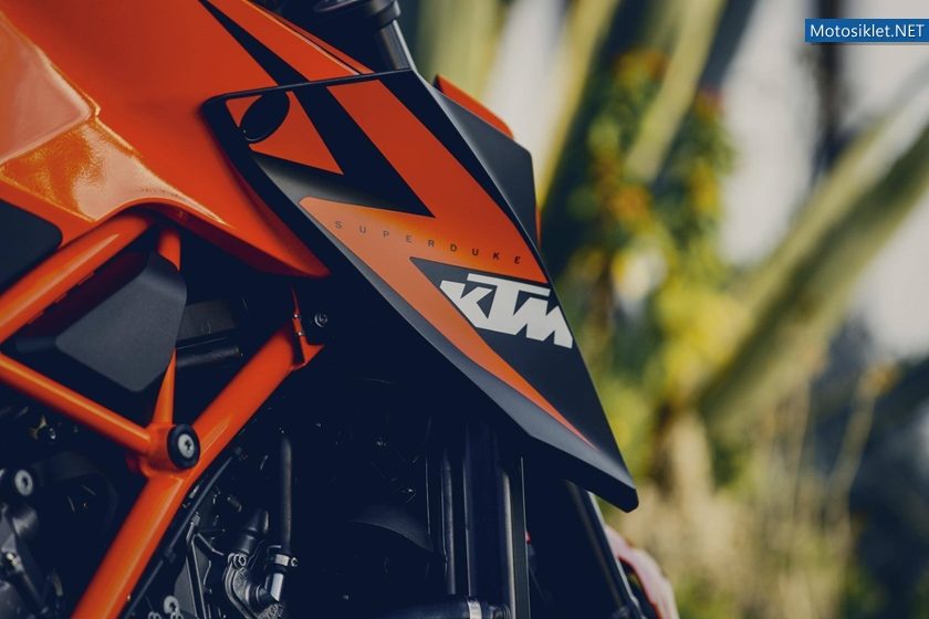 KTM-1290-Super-Duke-R-2014-031