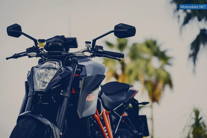 KTM-1290-Super-Duke-R-2014-032