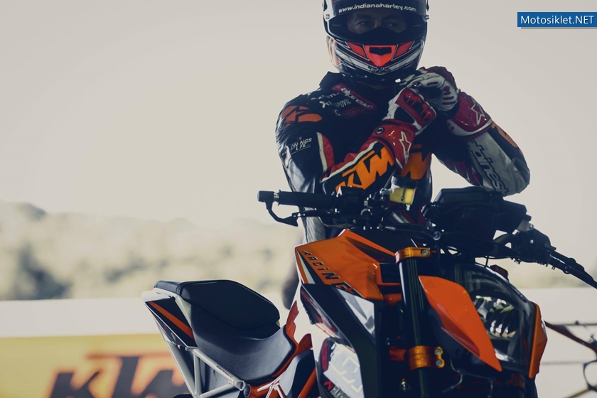 KTM-1290-Super-Duke-R-2014-034