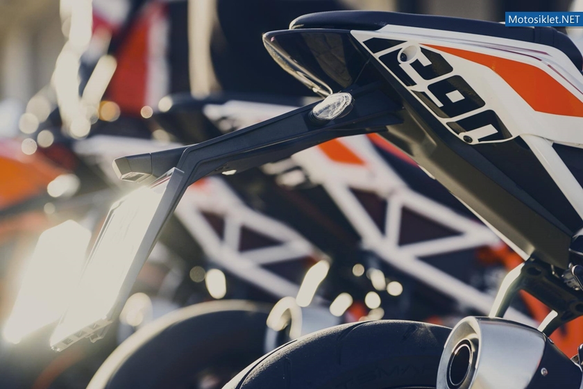 KTM-1290-Super-Duke-R-2014-035