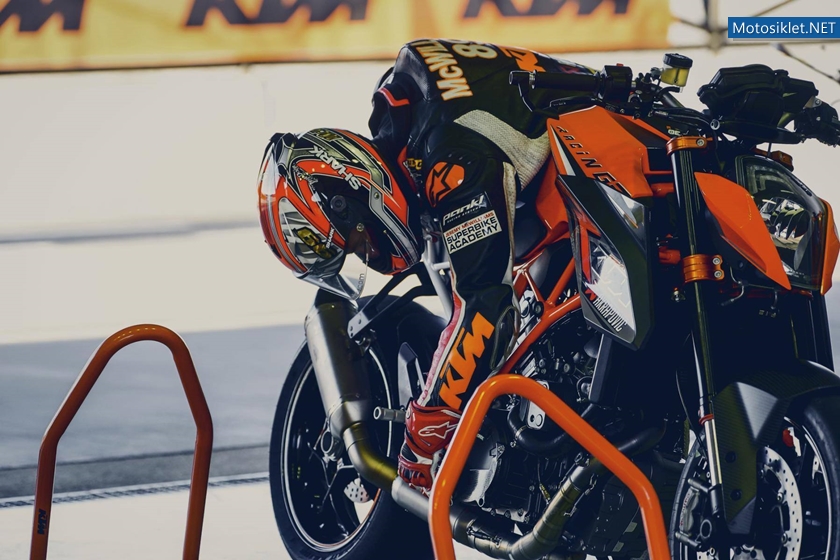 KTM-1290-Super-Duke-R-2014-043