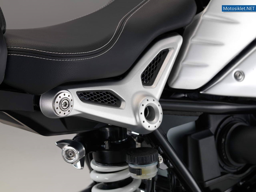2014-BMW-R-nineT-016