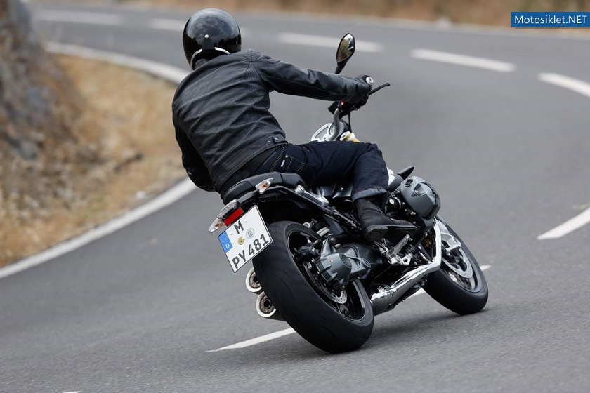 2014-BMW-R-nineT-078