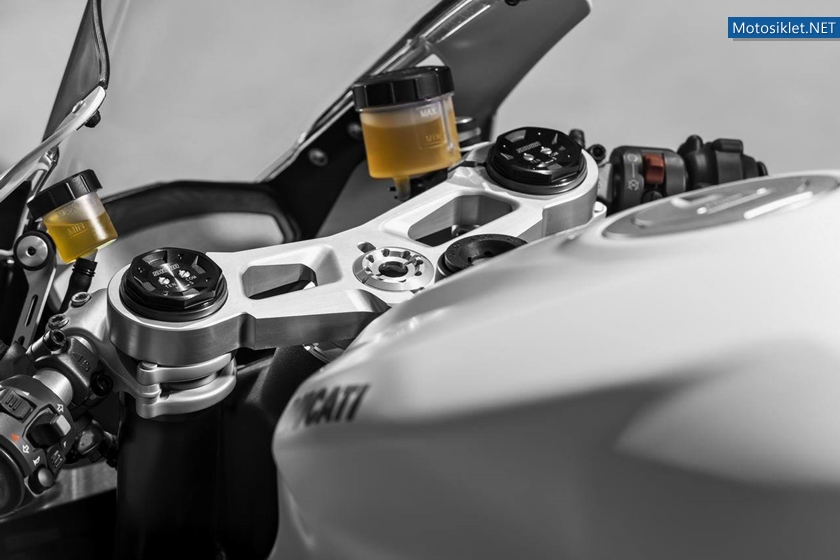 2014-Ducati-899-Panigale-002