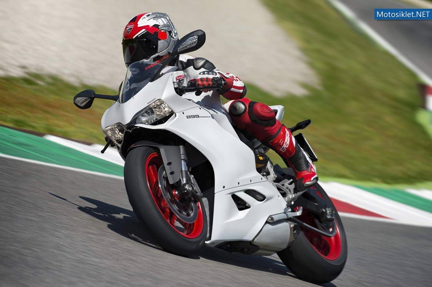 2014-Ducati-899-Panigale-011