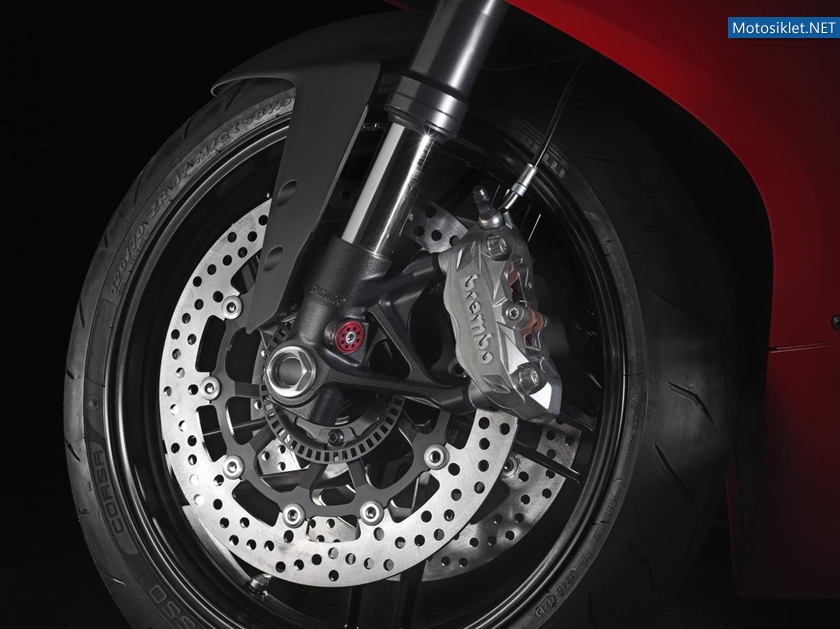 2014-Ducati-899-Panigale-021