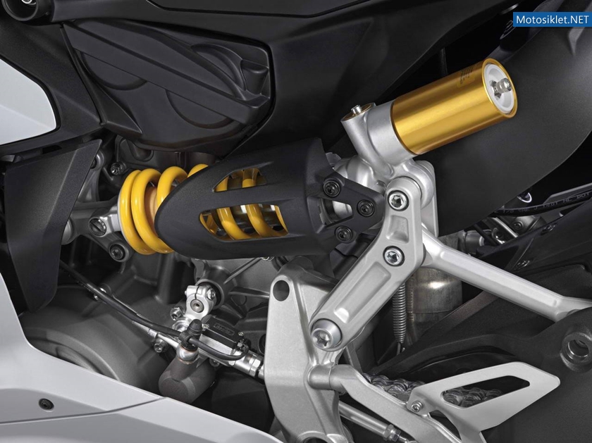 2014-Ducati-899-Panigale-031
