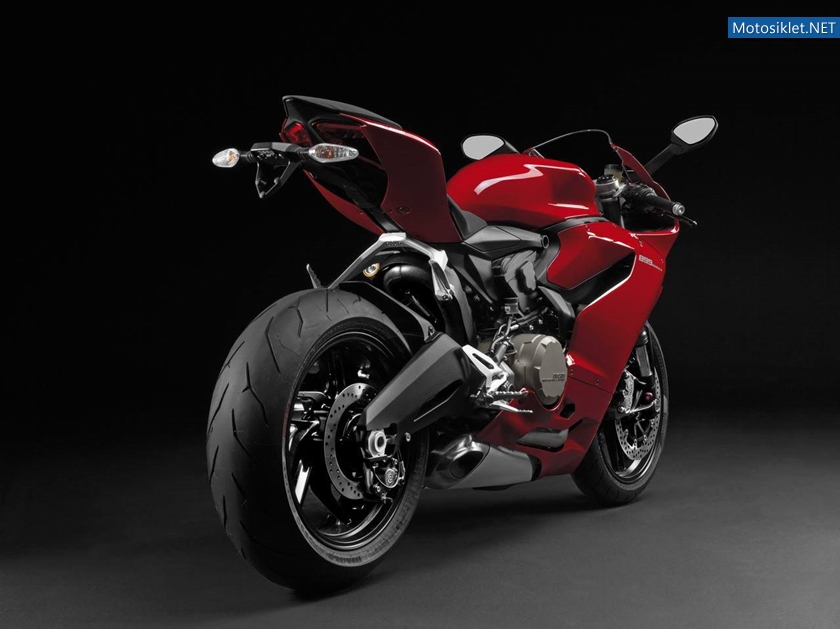 2014-Ducati-899-Panigale-037
