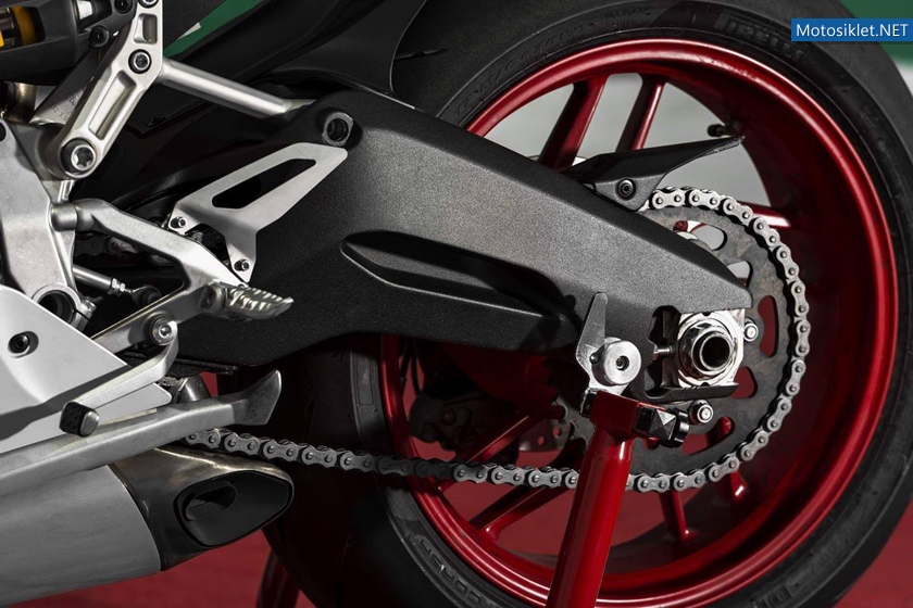 2014-Ducati-899-Panigale-039