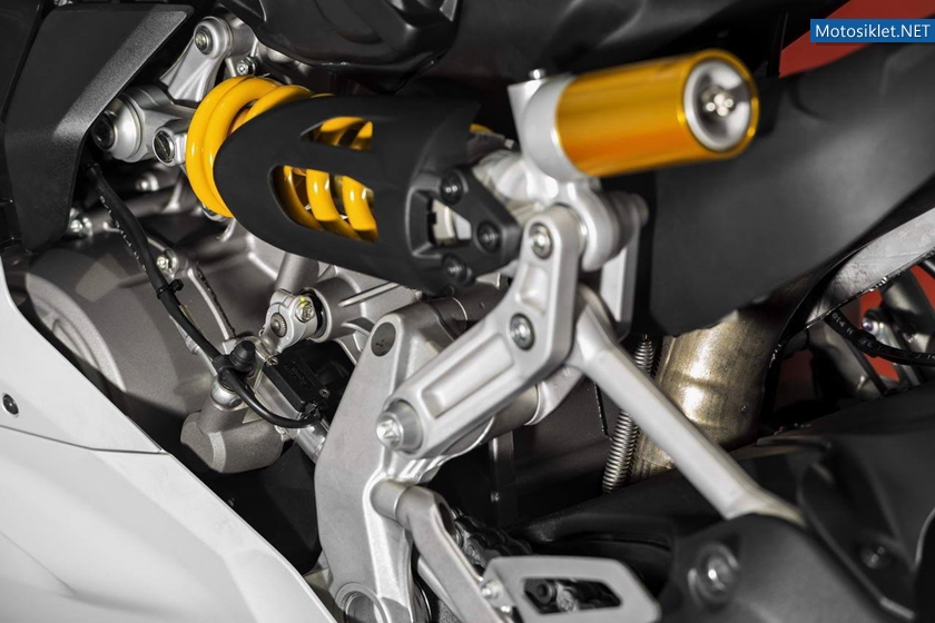 2014-Ducati-899-Panigale-040