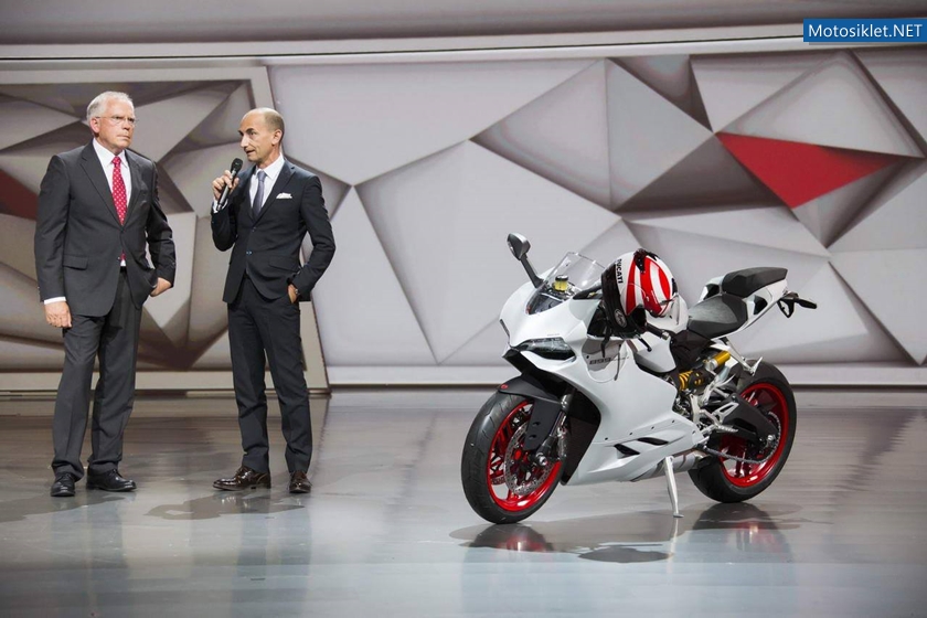 2014-Ducati-899-Panigale-041