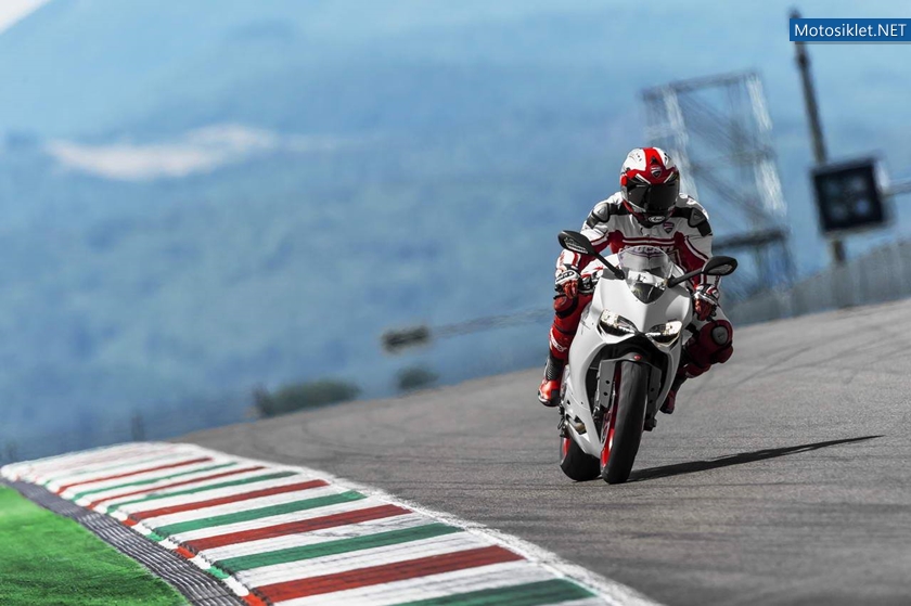 2014-Ducati-899-Panigale-043