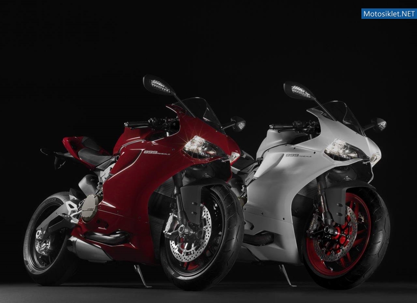 2014-Ducati-899-Panigale-044