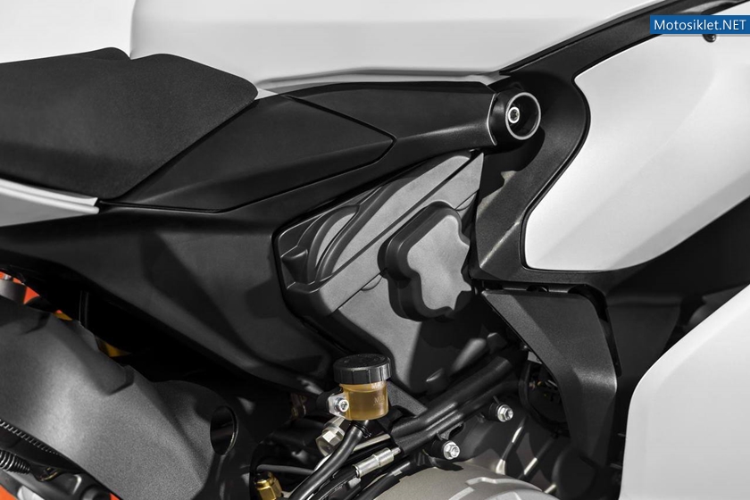 2014-Ducati-899-Panigale-045