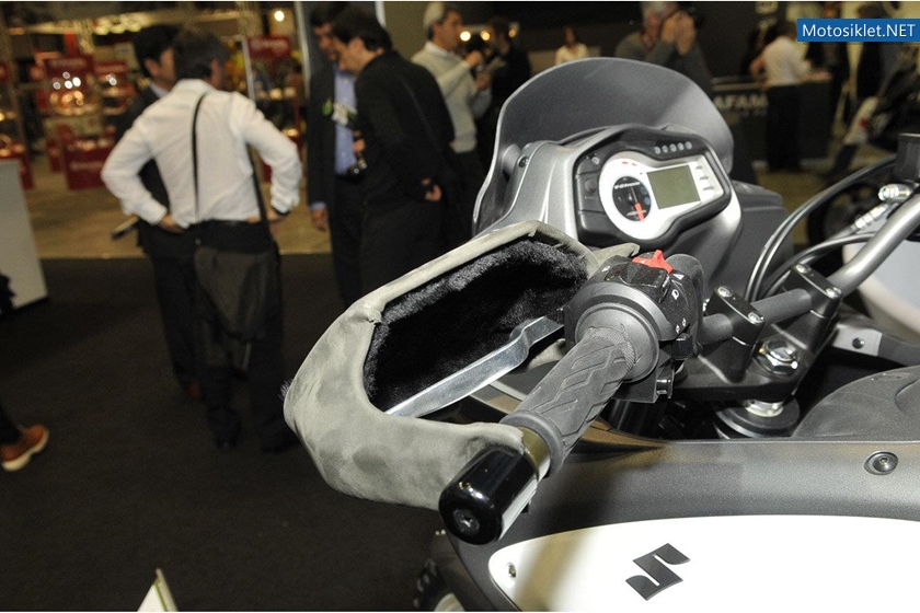 SUZUKI-Milano-Motosiklet-Fuari-EICMA2011-011