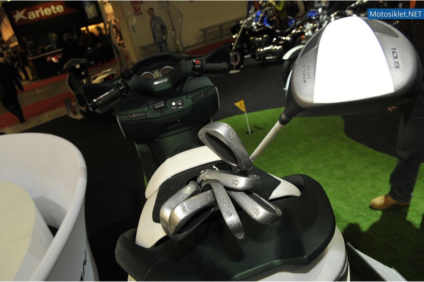 SUZUKI-Milano-Motosiklet-Fuari-EICMA2011-017