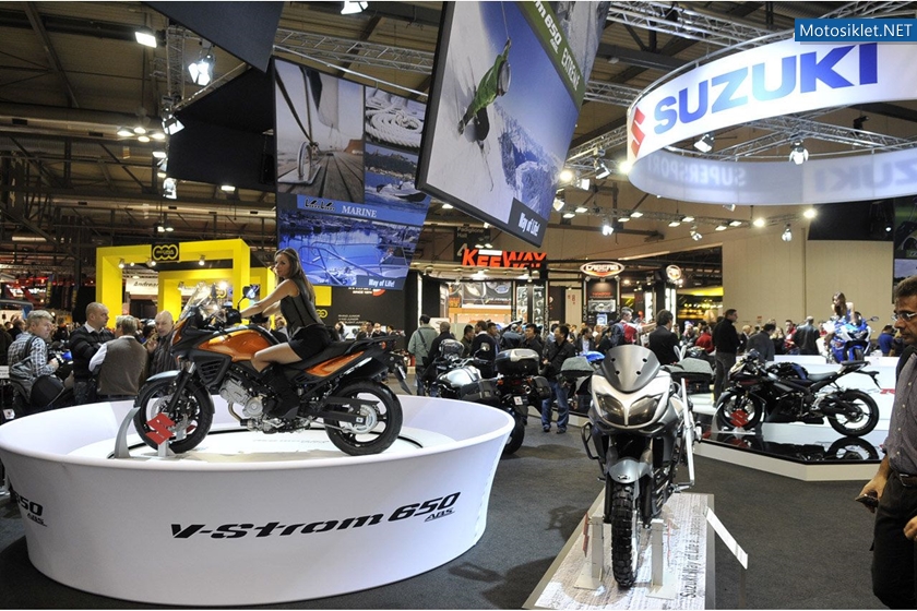 SUZUKI-Milano-Motosiklet-Fuari-EICMA2011-039