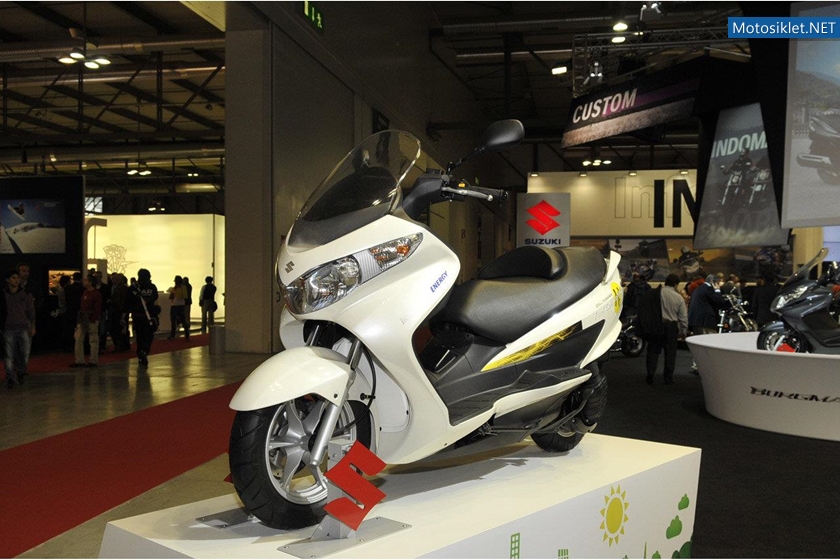SUZUKI-Milano-Motosiklet-Fuari-EICMA2011-043