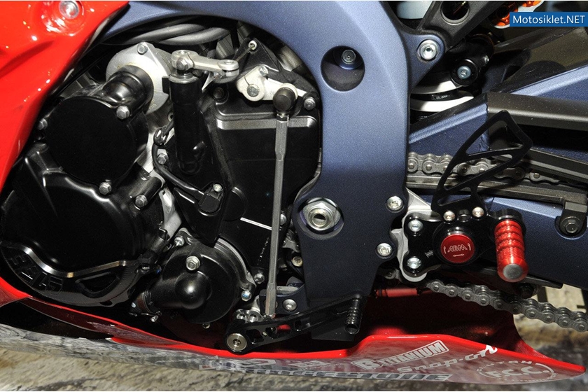 SUZUKI-Milano-Motosiklet-Fuari-EICMA2011-048