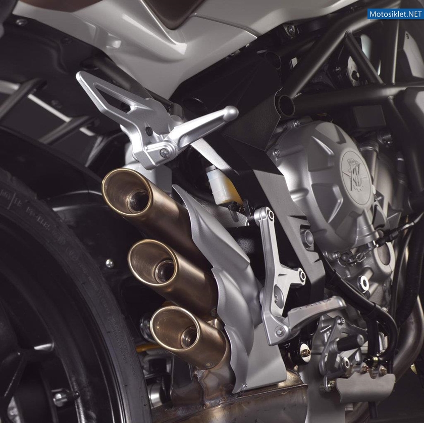 MV-Agusta-Brutale-675-006