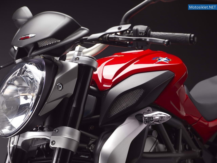 MV-Agusta-Brutale-675-019