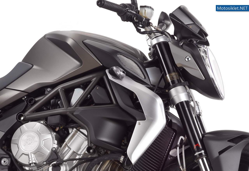 MV-Agusta-Brutale-675-023