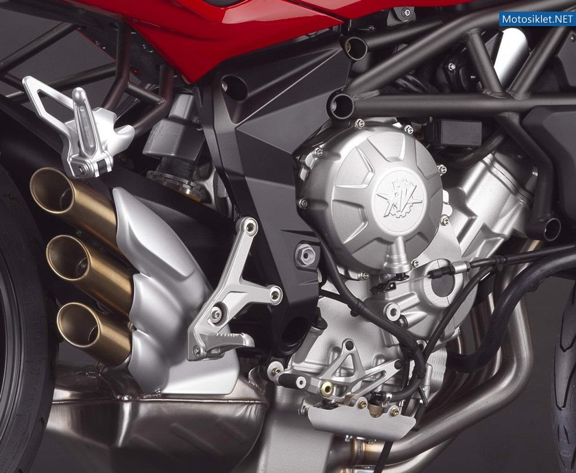 MV-Agusta-Brutale-675-026