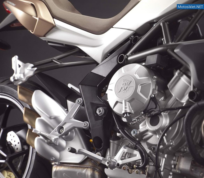 MV-Agusta-Brutale-675-028