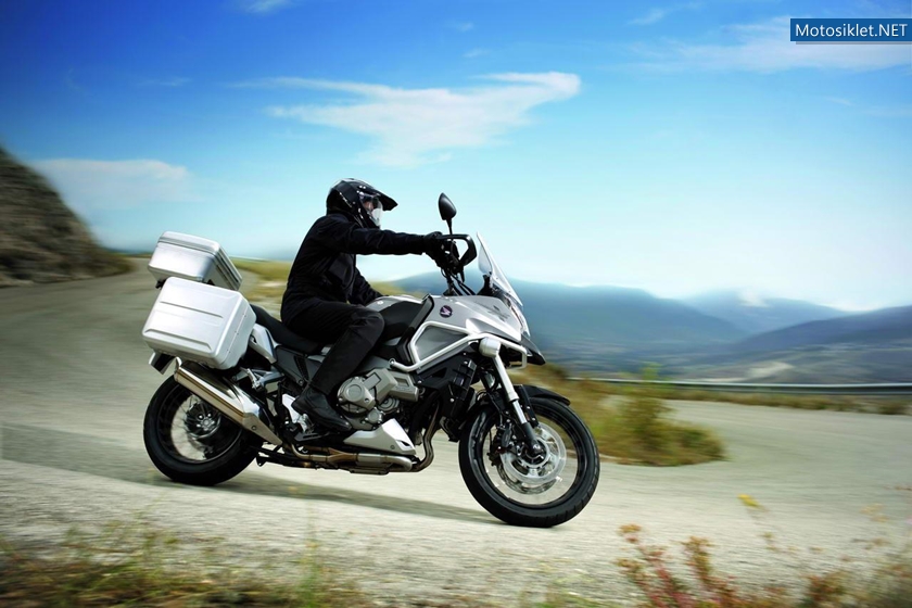 Honda-Crosstourer-2012model-001