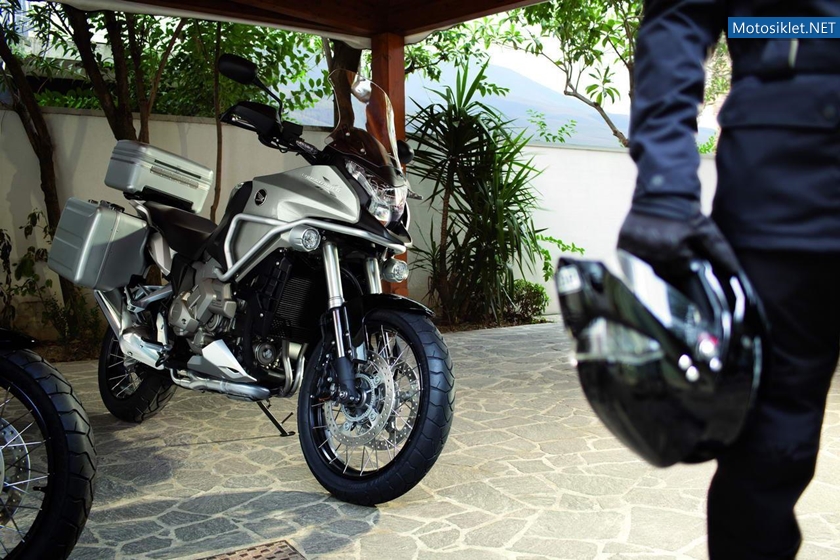 Honda-Crosstourer-2012model-004