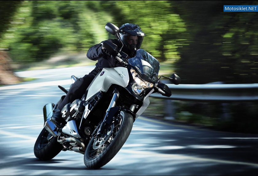 Honda-Crosstourer-2012model-011