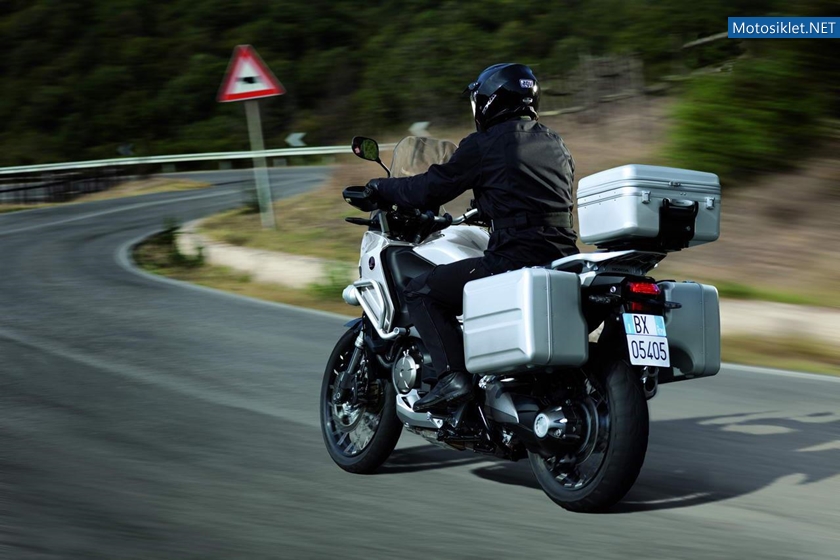 Honda-Crosstourer-2012model-012