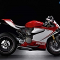 Ducati-1199-Panigale-S-2012-modeL-011