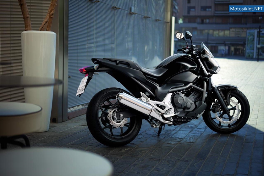 Honda-NC700S-2012-model-002