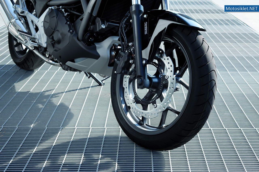 Honda-NC700S-2012-model-012