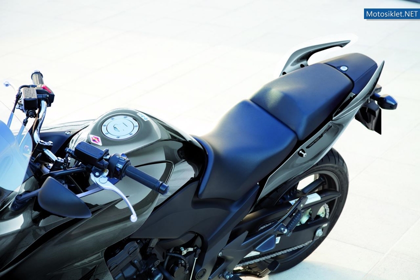 Honda-CBF1000-2012-modeL-003