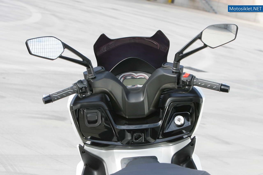 Kymco-K-XCT-300-2012-model-002